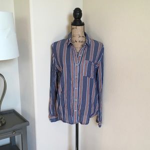 Universal Thread button town top. Size XL.